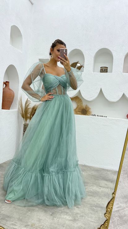 Mintgrünes, langes Tüll-Abendkleid mit Ballonärmeln