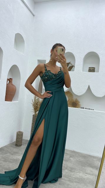 Robe de soirée drapée en satin brodé à bretelles en corde verte