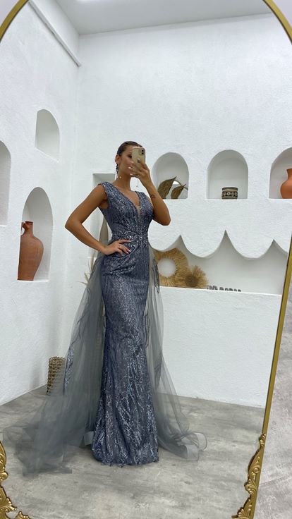 Gri V Yaka İşlemeli Simli Tül Abiye Elbise