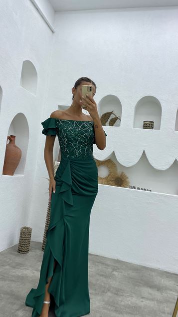 Green Embroidered Detail Flywheel Satin Evening Dress