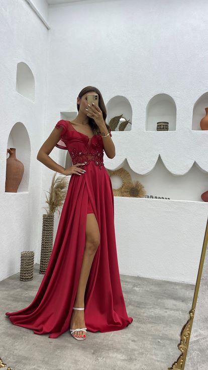 Kırmızı Volanlı İşlemeli Saten Abiye Elbise