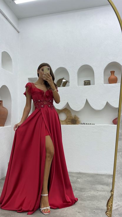 Kırmızı Volanlı İşlemeli Saten Abiye Elbise