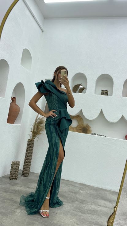 Smaragdgrünes One-Shoulder-Volant-Abendkleid