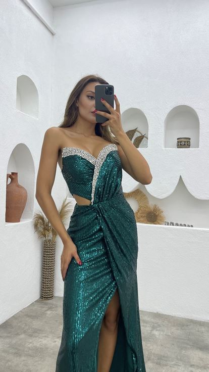 Vestido de noche de lentejuelas bordado en el pecho esmeralda con detalle de cintura bordado en piedra