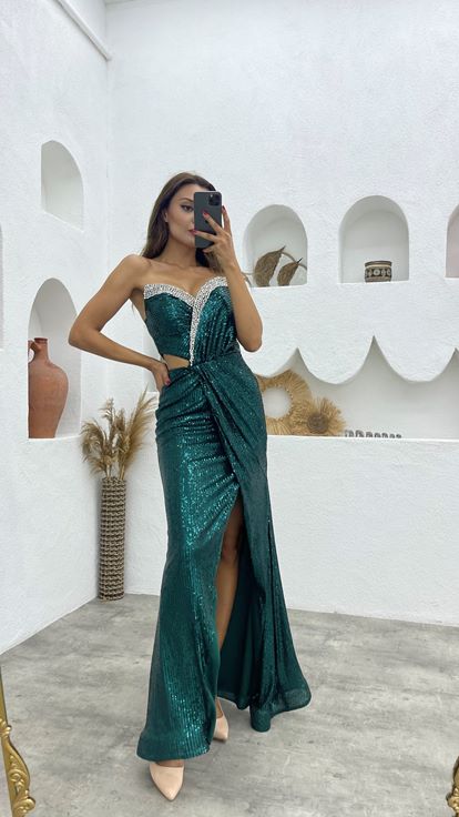 Vestido de noche de lentejuelas bordado en el pecho esmeralda con detalle de cintura bordado en piedra