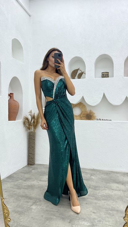 Vestido de noche de lentejuelas bordado en el pecho esmeralda con detalle de cintura bordado en piedra