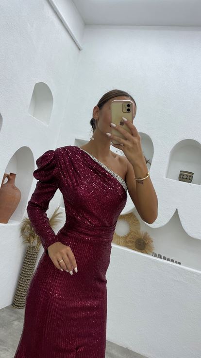 Bordo Göğsü Taş İşlemeli Tek Kol Pul Payet Abiye Elbise