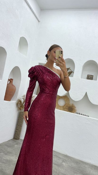 Bordo Göğsü Taş İşlemeli Tek Kol Pul Payet Abiye Elbise