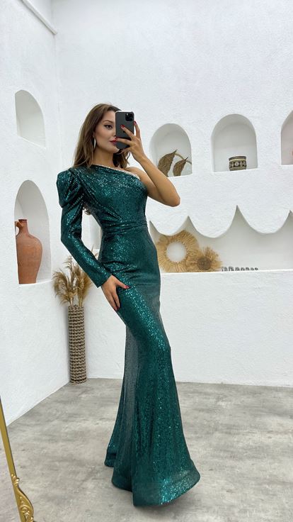 Smaragdgrünes  mit Pailletten besetztes Abendkleid mit verziertem Oberteil und einem Ärmel