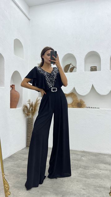 Combinaison à col en V brodé en pierre noire