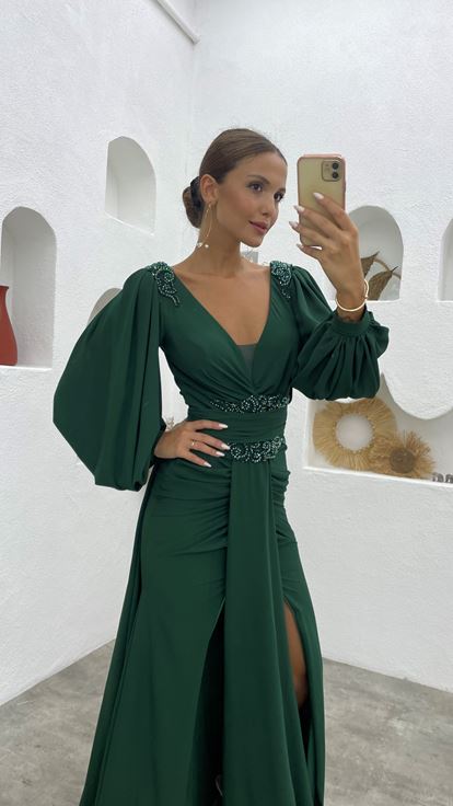 Grünes, besticktes, drapiertes Abendkleid