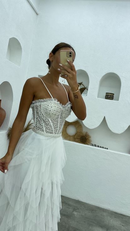 Beyaz İp Askılı Üzeri İşlemeli Eteği Fırfırlı Tül Abiye Elbise