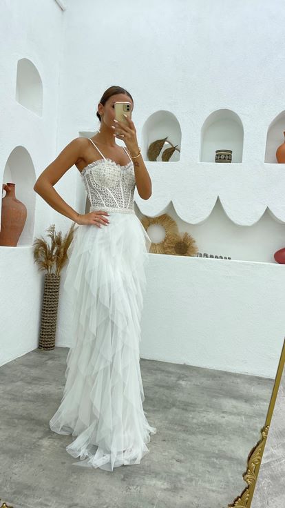 Beyaz İp Askılı Üzeri İşlemeli Eteği Fırfırlı Tül Abiye Elbise