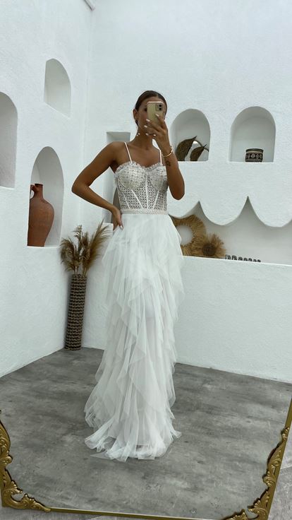 Beyaz İp Askılı Üzeri İşlemeli Eteği Fırfırlı Tül Abiye Elbise