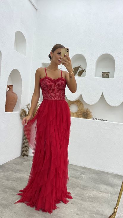 Kırmızı İp Askılı Üzeri İşlemeli Eteği Fırfırlı Tül Abiye Elbise