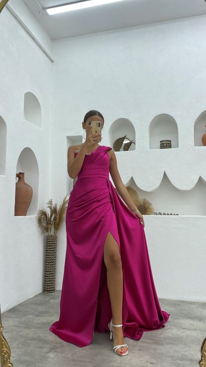 Fucsia One Shoulder Stone ricamato drappeggiato raso abito da sera