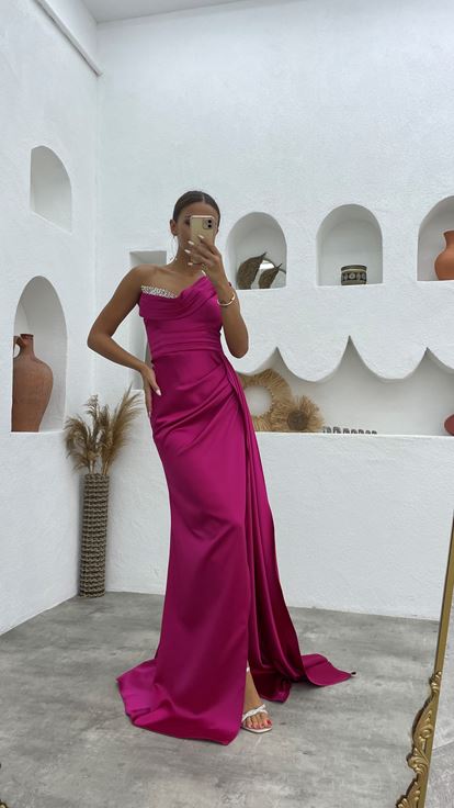 Fucsia One Shoulder Stone ricamato drappeggiato raso abito da sera