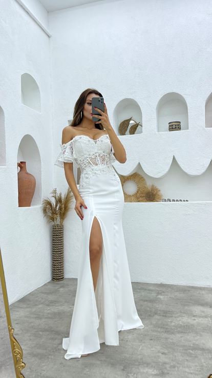 Beyaz İşlemeli Güpürlü Abiye Elbise