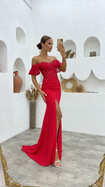 Vestido de noche de guipur bordado rojo