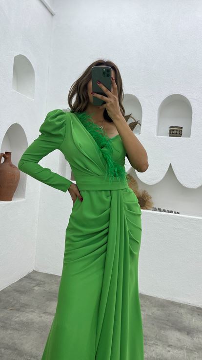 Vestido de noche verde con borla de una sola manga con cordón