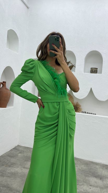 Vestido de noche verde con borla de una sola manga con cordón