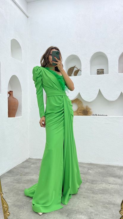 Vestido de noche verde con borla de una sola manga con cordón