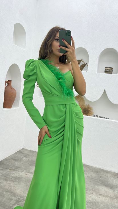 Vestido de noche verde con borla de una sola manga con cordón