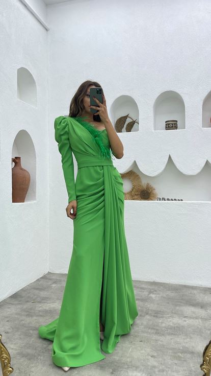 Vestido de noche verde con borla de una sola manga con cordón