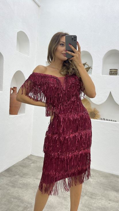 Burgunderfarbenes Abendkleid mit Fransen