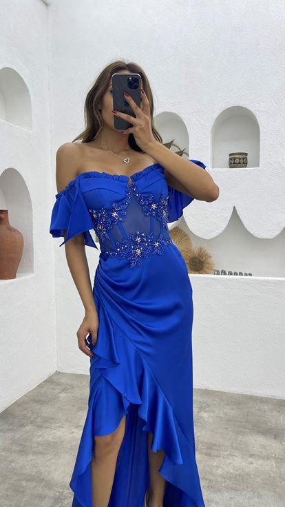 Saks İşlemeli Volanlı Saten Abiye Elbise