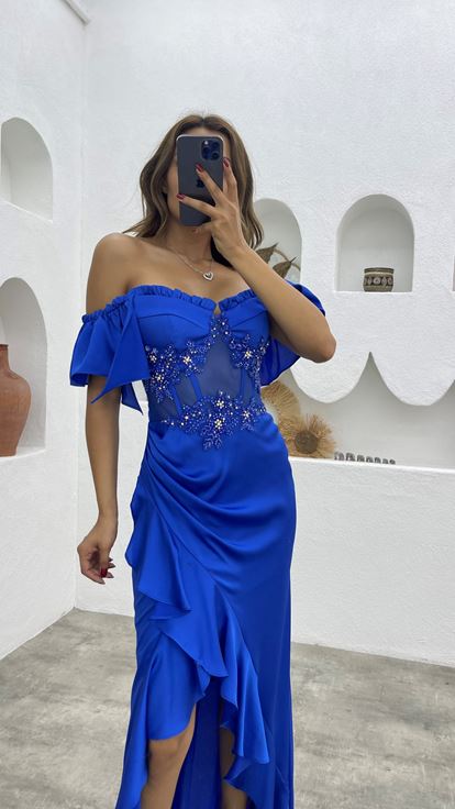 Saks İşlemeli Volanlı Saten Abiye Elbise