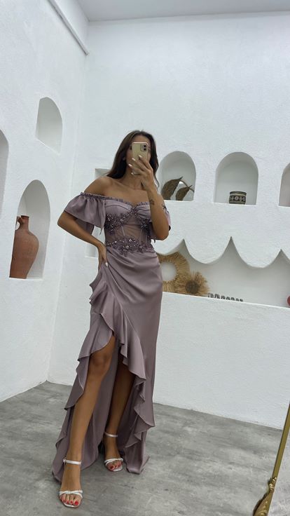 Pudra İşlemeli Volanlı Saten Abiye Elbise