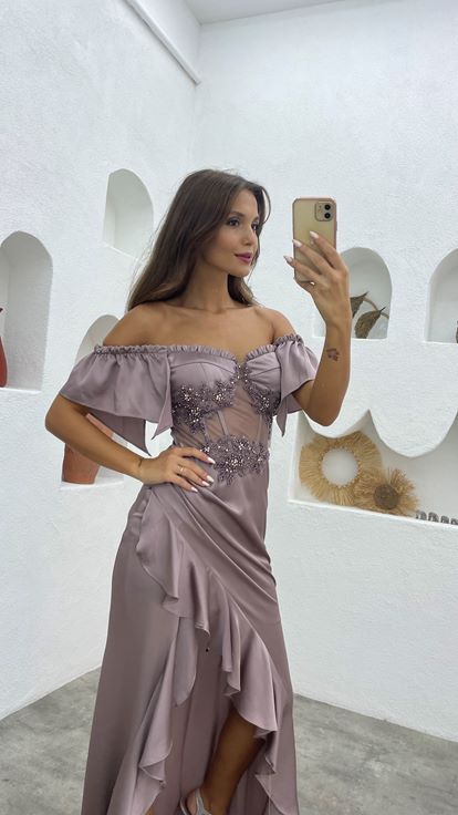 Pudra İşlemeli Volanlı Saten Abiye Elbise