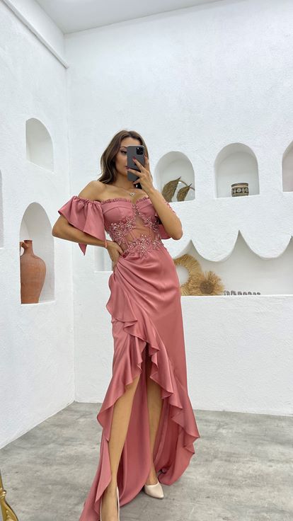 Dusty Rose besticktes Volant-Satin-Abendkleid