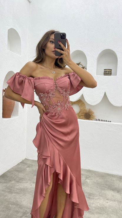 Dusty Rose besticktes Volant-Satin-Abendkleid