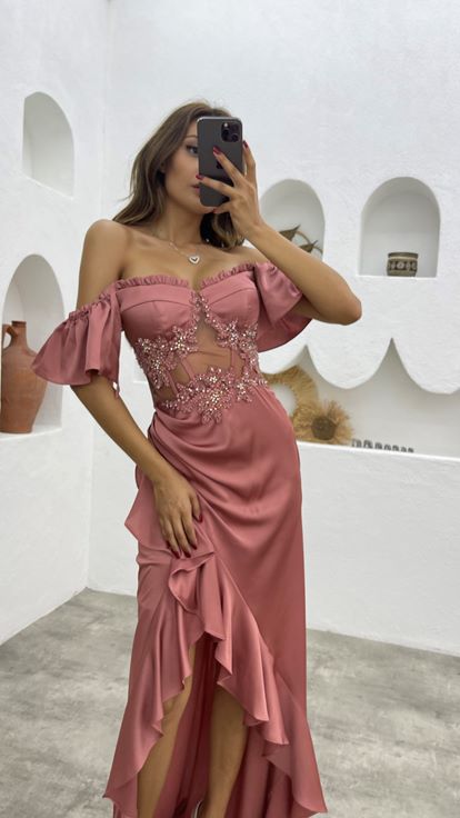 Dusty Rose besticktes Volant-Satin-Abendkleid