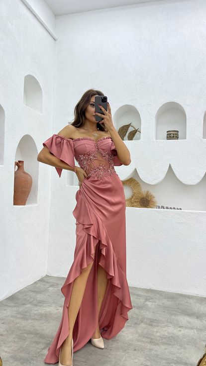 Dusty Rose besticktes Volant-Satin-Abendkleid