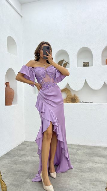 Fliederfarbenes, besticktes Volant-Satin-Abendkleid