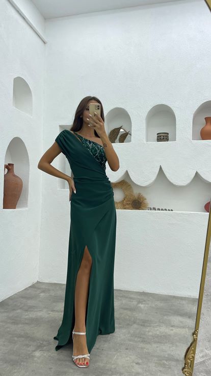 Zümrüt Tek Omuz Desenli Saten Abiye Elbise