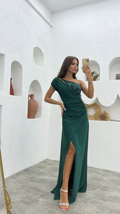 Zümrüt Tek Omuz Desenli Saten Abiye Elbise