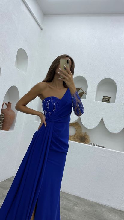 Saks Single Sleeve Embroidered Detail Evening Dress