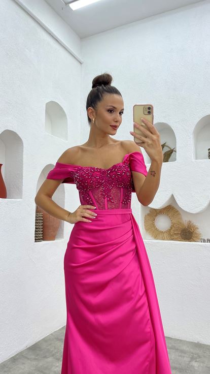 Fuşya Kuşaklı Güpürlü Abiye Elbise