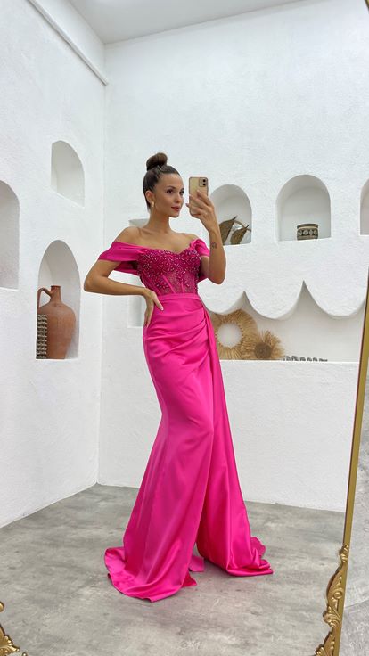 Fuşya Kuşaklı Güpürlü Abiye Elbise