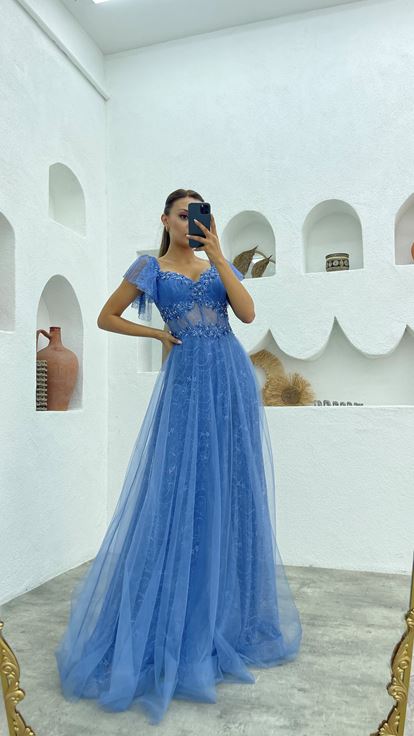 İndigo Göğsü İşlemeli Dantel Abiye Elbise