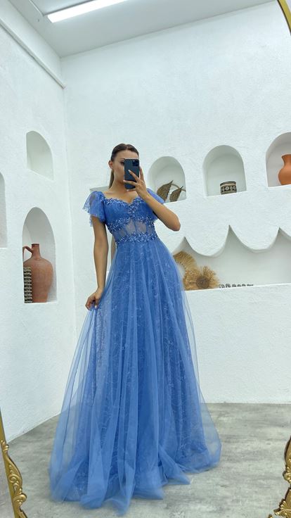 İndigo Göğsü İşlemeli Dantel Abiye Elbise