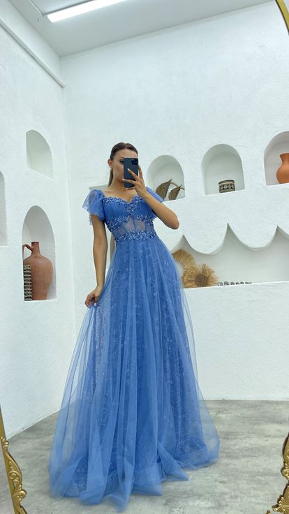 İndigo Göğsü İşlemeli Dantel Abiye Elbise