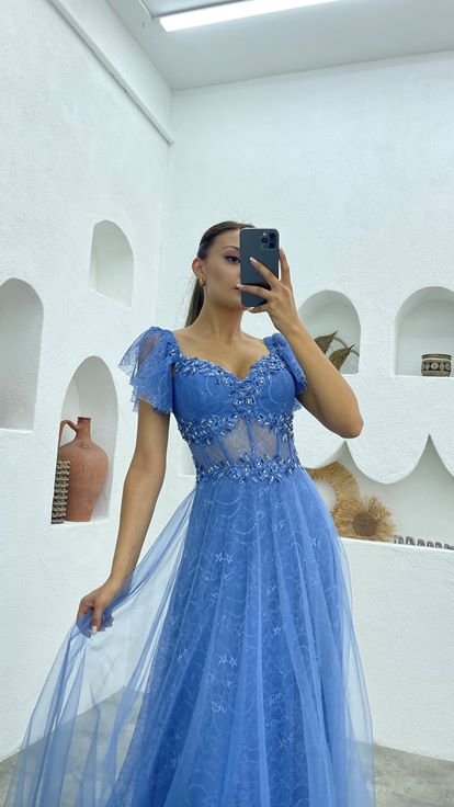 İndigo Göğsü İşlemeli Dantel Abiye Elbise