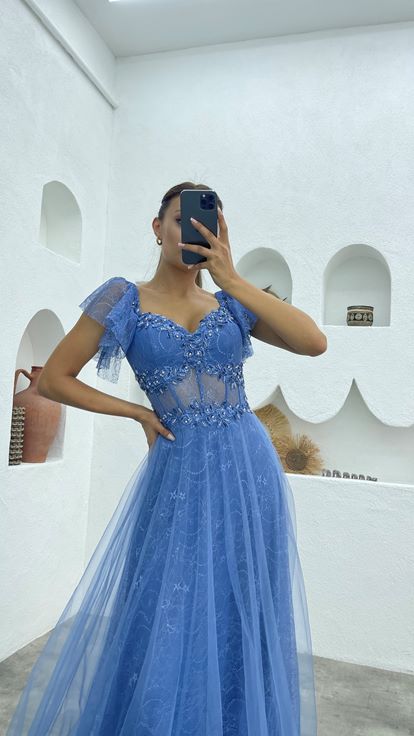 İndigo Göğsü İşlemeli Dantel Abiye Elbise