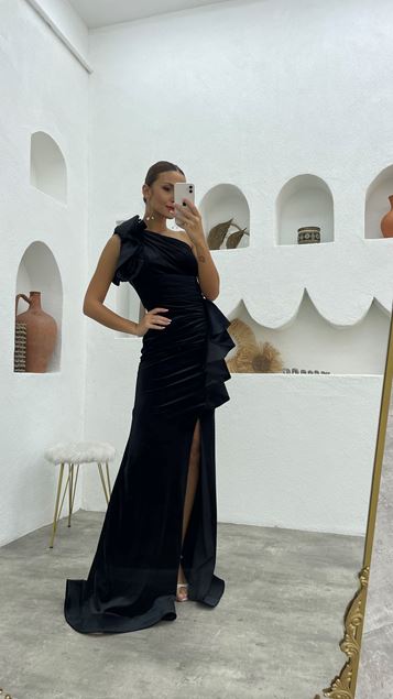Schwarzes One-Shoulder-Volant-Abendkleid aus gerafftem Samt
