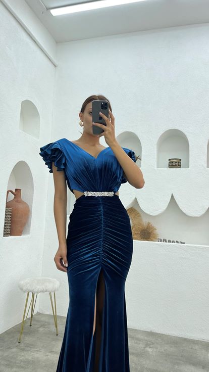 Vestido de noche de terciopelo con cinturón con cordón con volantes en mangas turquesas